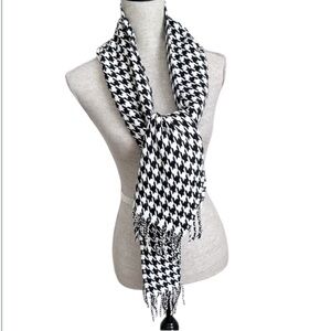 D&Y Softer Than Cashmere Houndstooth Fringe Scarf